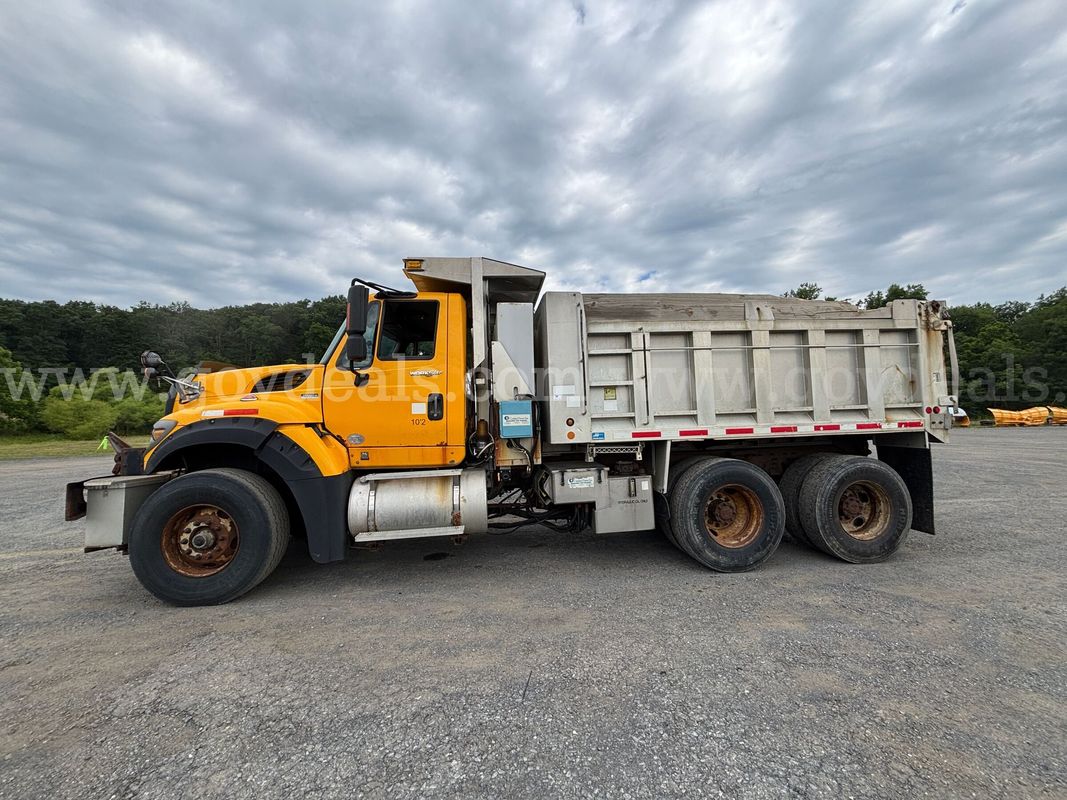 2013 International WorkStar 7600 SFA 6×4 Dump Truck w/ Snow Plow