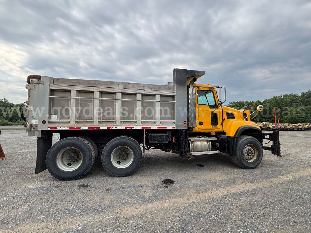 2006 Mack CV713 Granite Tandem Dump Truck w/ Snow Plow – Runs & Inspected