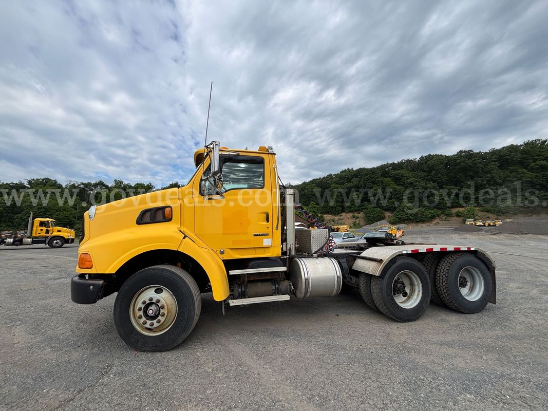 2005 Sterling LT9500 Tandem Day Cab Tractor – Runs & Operates