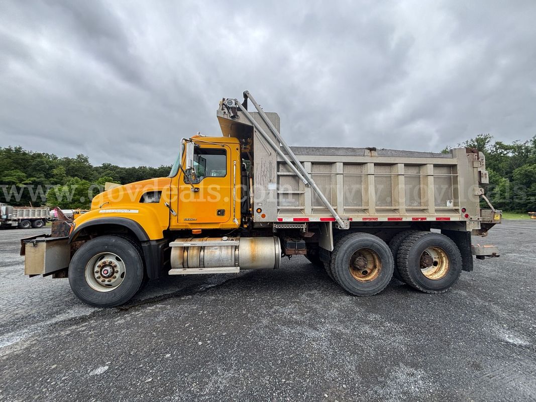 2005 Mack CV713 Granite Tandem Dump Truck w/ Snow Equipment