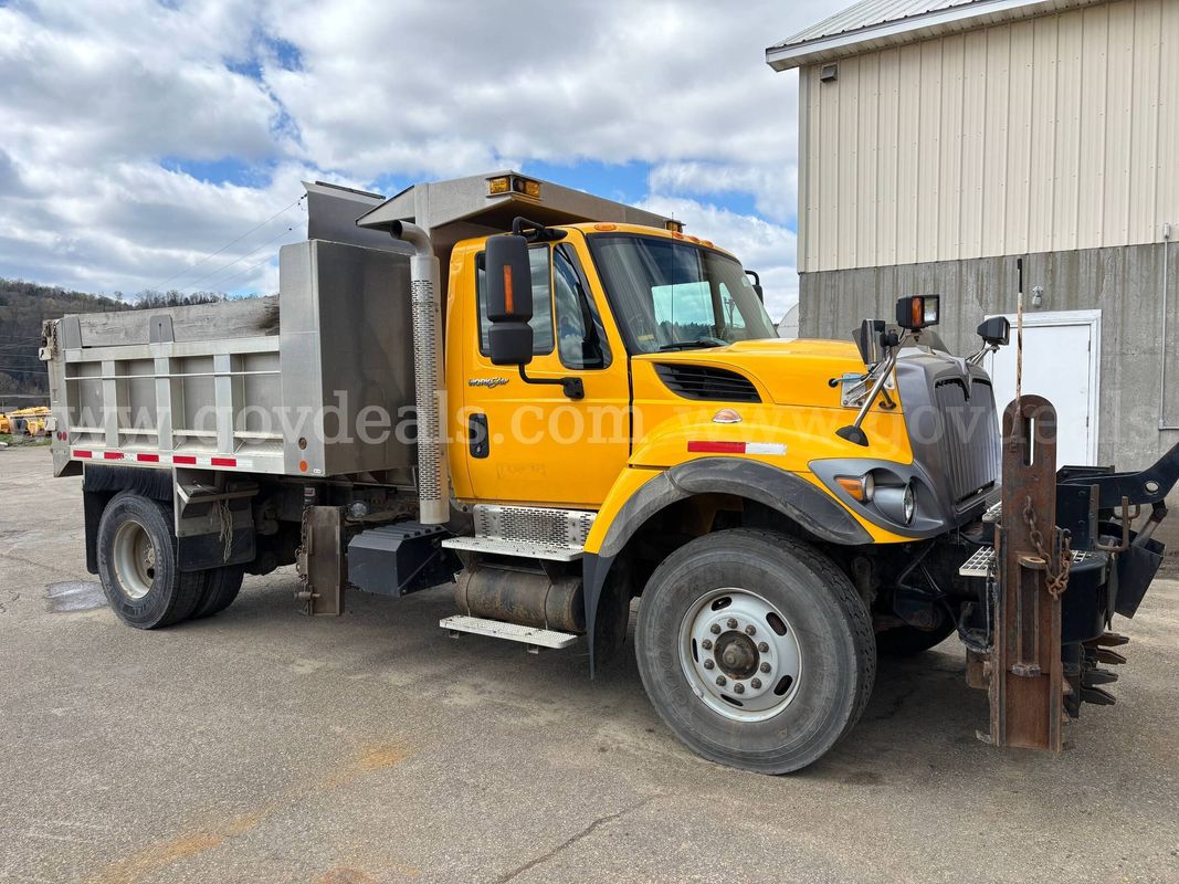 2014 International 7400 SFA Dump Truck