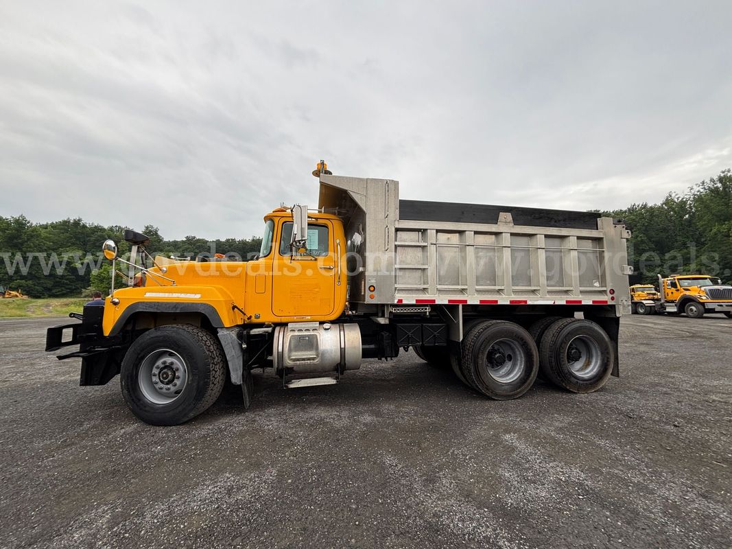 2003 Mack RD688S Tandem Dump Truck – Runs & Drives