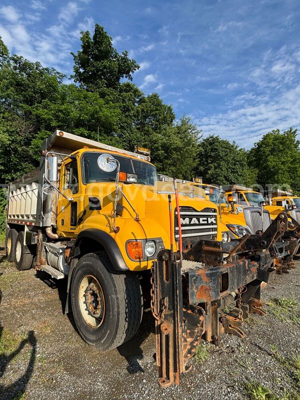 2007 Mack CV713 Granite Tandem Dump Truck w/ Snow Plow – Runs & Drives