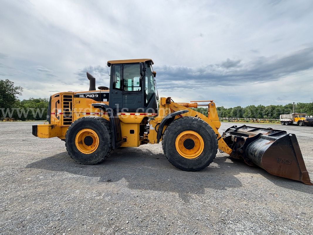 2010 Hyundai HL740‑9 Wheel Loader – Runs & Operates