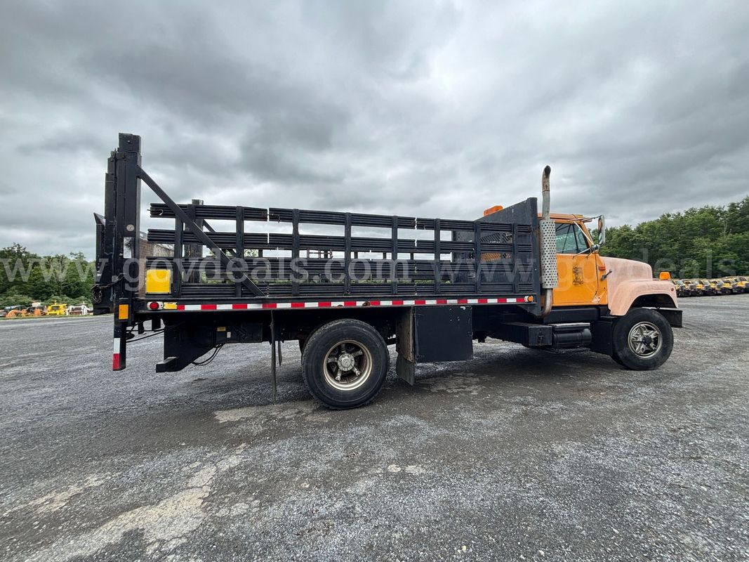 1990 International 2554 Flatbed Truck – Runs / Low Power