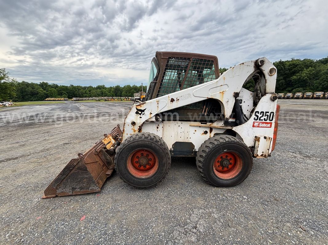 2006 Bobcat S250 Skid Steer Loader – Runs & Operates
