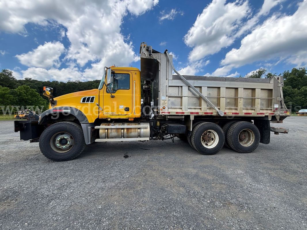 2008 Mack GU713 Tandem Axle Dump Truck w/ Spreaders