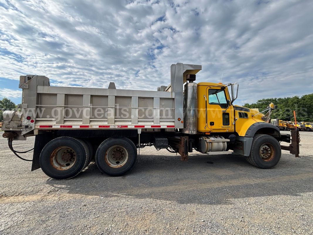 2010 Mack GU713 Tandem Axle Dump Truck w/ Spreader
