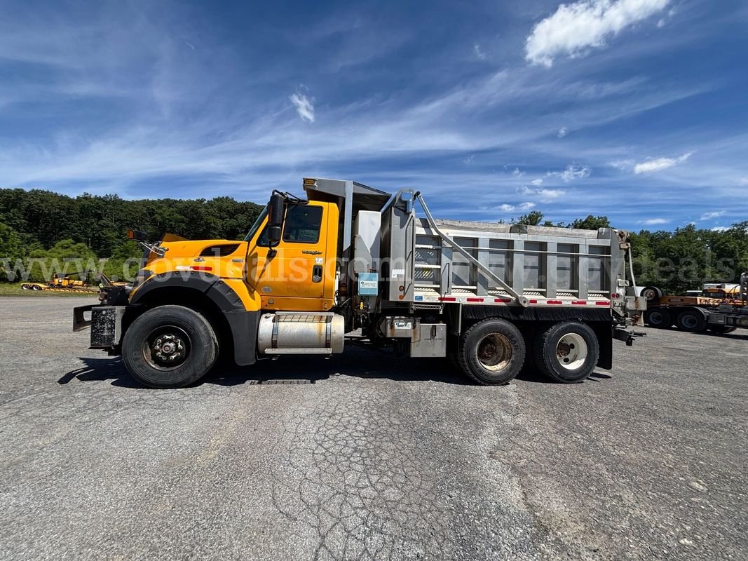 2013 International WorkStar 7600 SFA TA Dump Truck w/ Spreaders