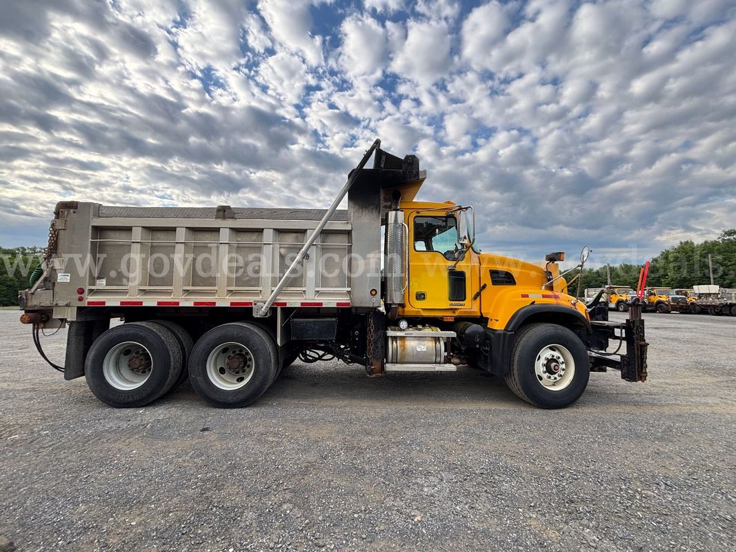 2005 Mack CV713 Granite Tandem Dump Truck w/ Spreaders