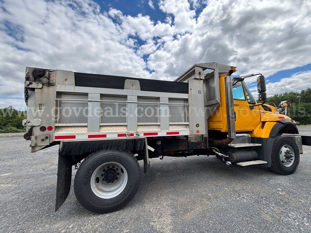 2011 International 7400 SFA Dump Truck