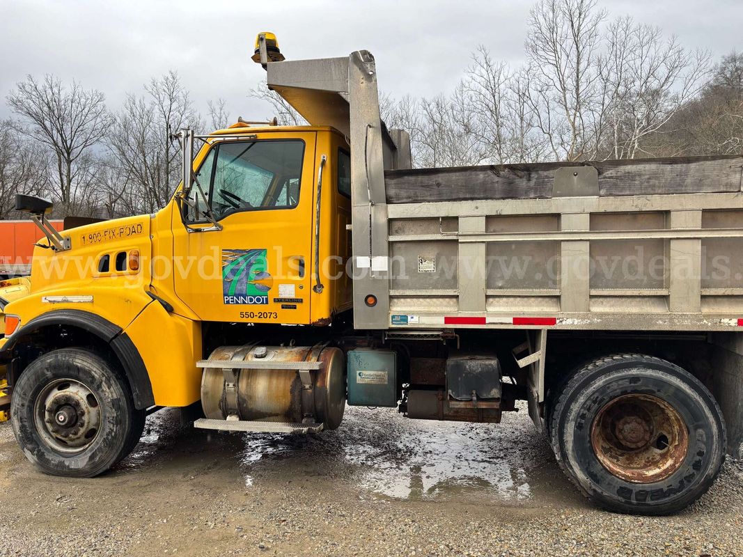 2007 Sterling L8500 Dump Truck w/ Snow Plow