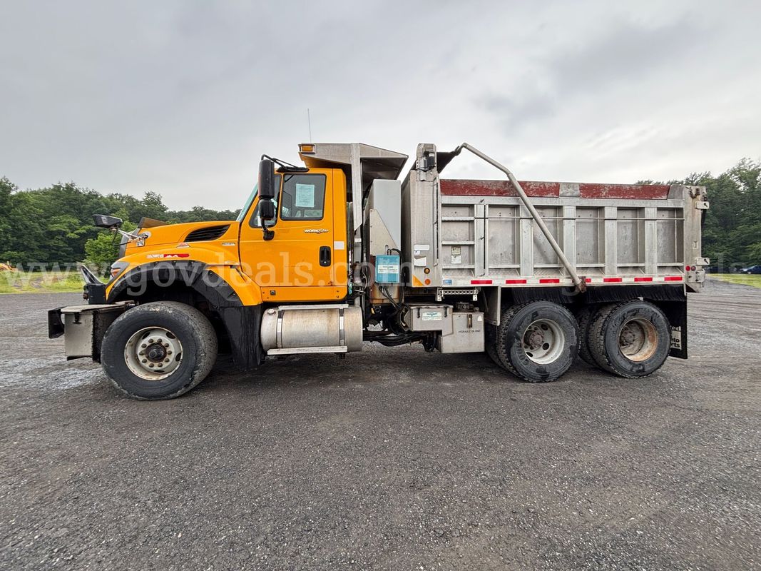 2011 International WorkStar 7600 SFA Tandem Truck