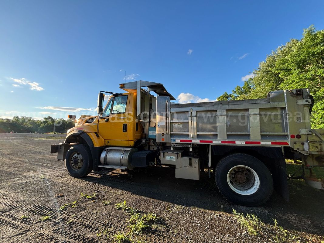 2011 International 7400 SFA Single Axle Dump Truck w/ Spreader