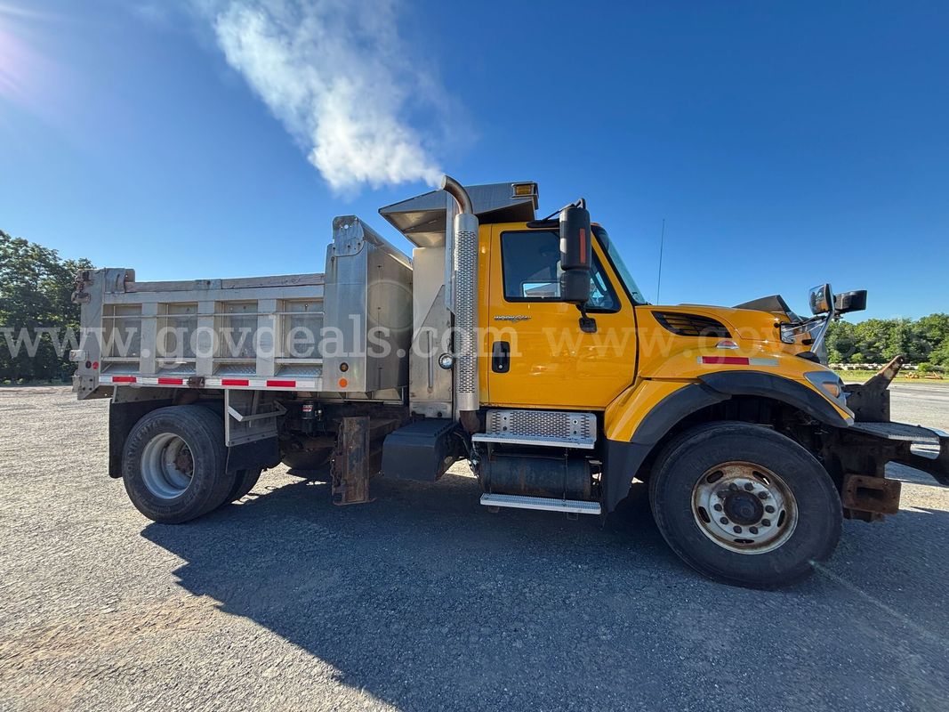 2012 International 7400 SFA Dump Truck w/ Spreader
