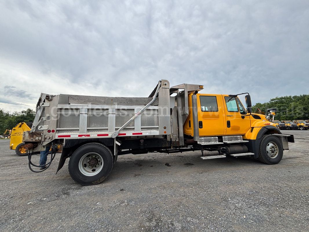 2014 International 7400 SFA Single Axle Truck w/ Spreader