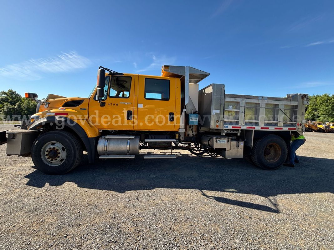 2012 International 7400 SFA Single Axle Truck w/ Spreader