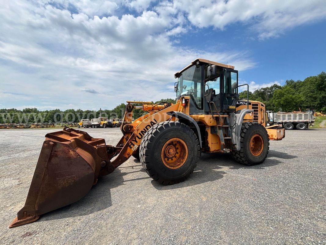 2013 Hyundai HL757‑9 Wheel Loader – Operational / Heavy Wear