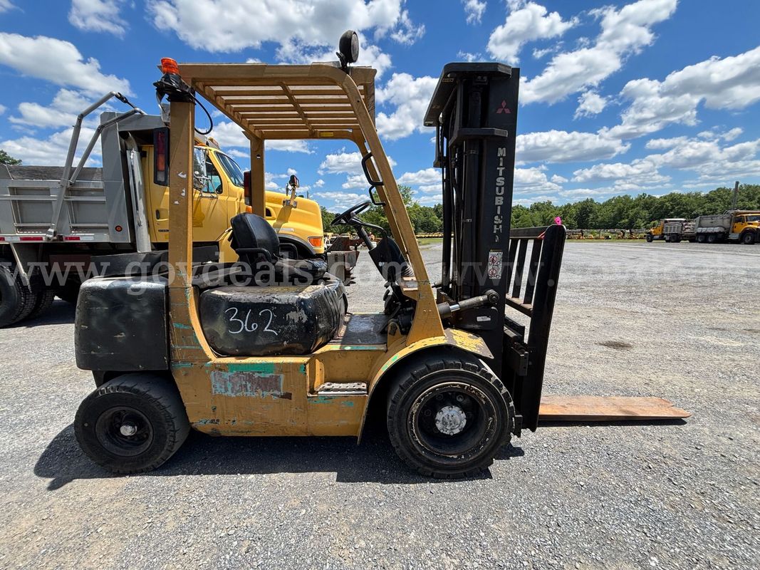 1998 Mitsubishi F030 B‑D Forklift