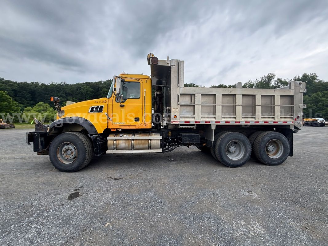 2009 Mack GU713 Granite Tandem Dump Truck