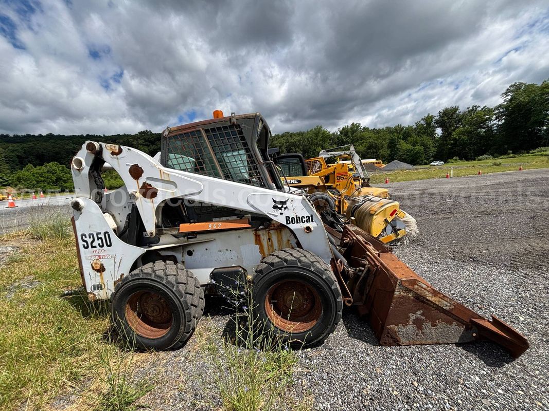 2002 Bobcat S250 Wheeled Skid Steer