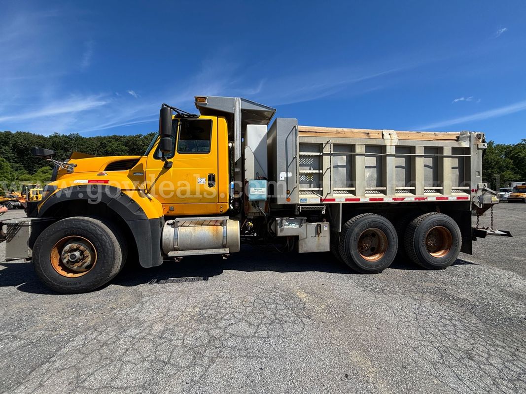 2012 International WorkStar 7600 SFA -With Spreader