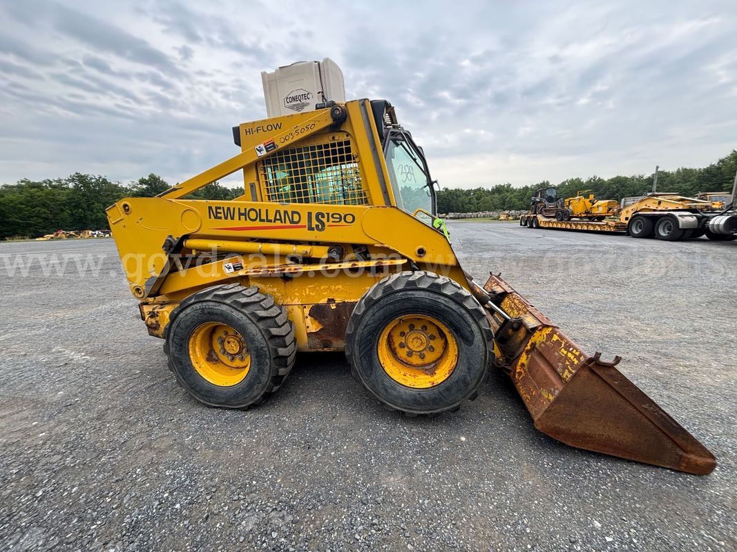2001 New Holland LS190 Skid Steer