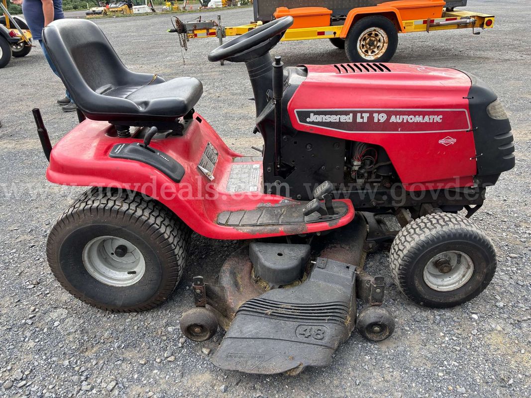 2002 Jonsered LT19 Lawn Mower – Operational / Fair Condition