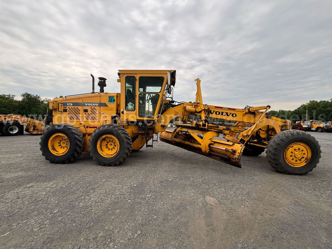 2002 Volvo G716 Motor Grader