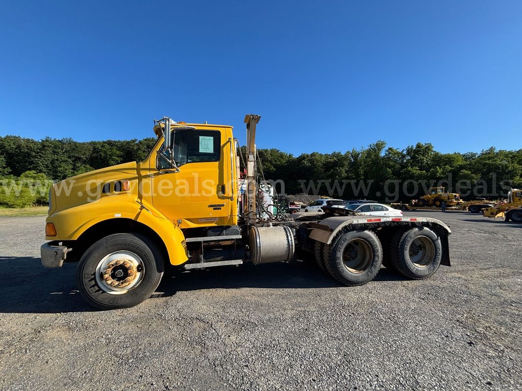 2005 Sterling LT9500 Tractor Truck – Runs Well
