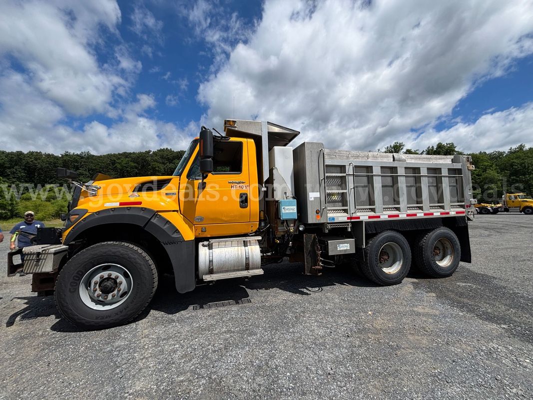 2013 International WorkStar 7600 Dump Truck- With 2 Wing Plows and 3 Spreaders