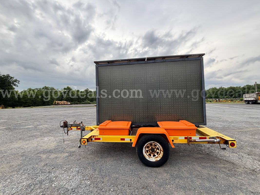 2003 Solar Technology Silent Messenger Board – Towable