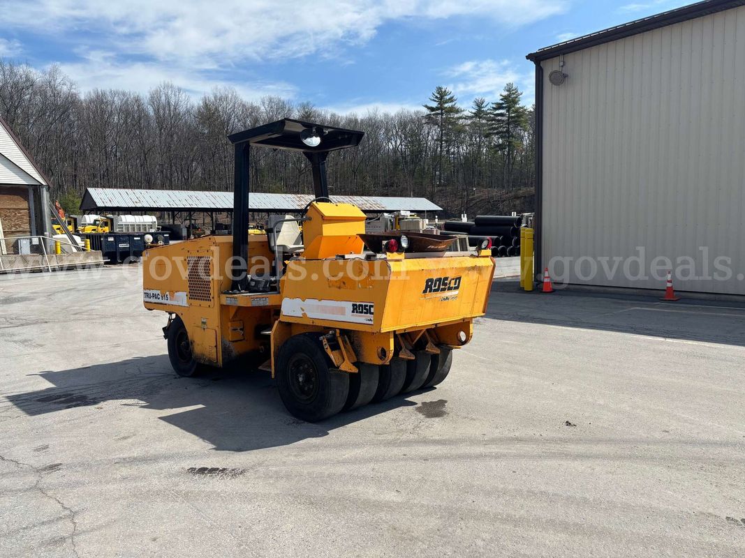 2010 LeeBoy/Rosco Tru‑Pac 915 Rubber Tire Roller – Non‑Operational / Engine & Hydraulic Issues