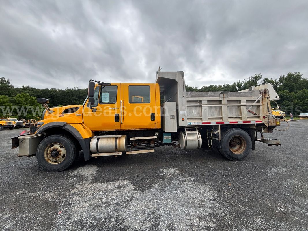 2008 International 7400 SFA Dump Truck w/ Flink Spreader