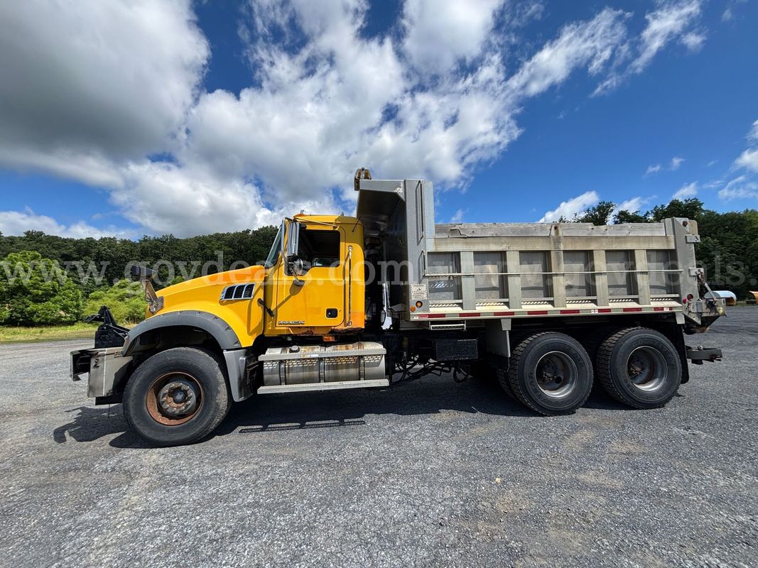 2009 Mack GU713 Dump Truck w/ Flink Spreader & Gledhill Plow