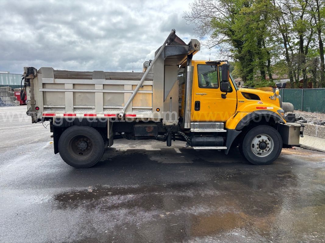 2010 International 7400 SFA Dump Truck