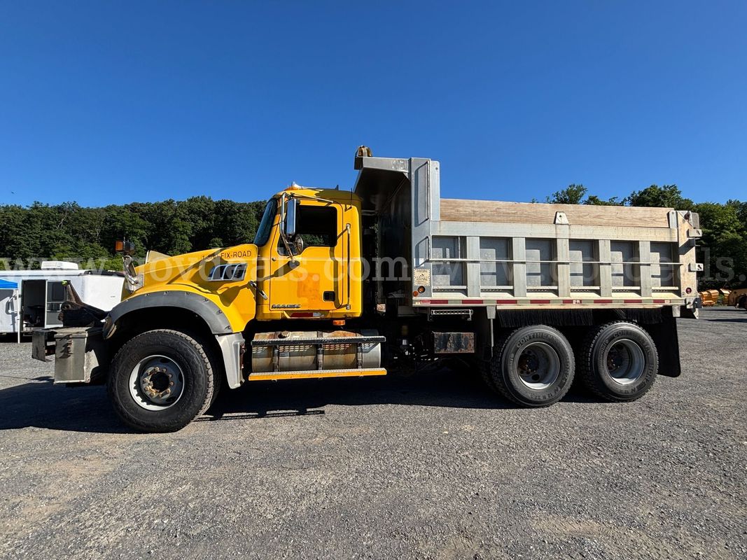 2008 Mack GU713 Dump Truck w/ Flink Spreader – Runs & Drives