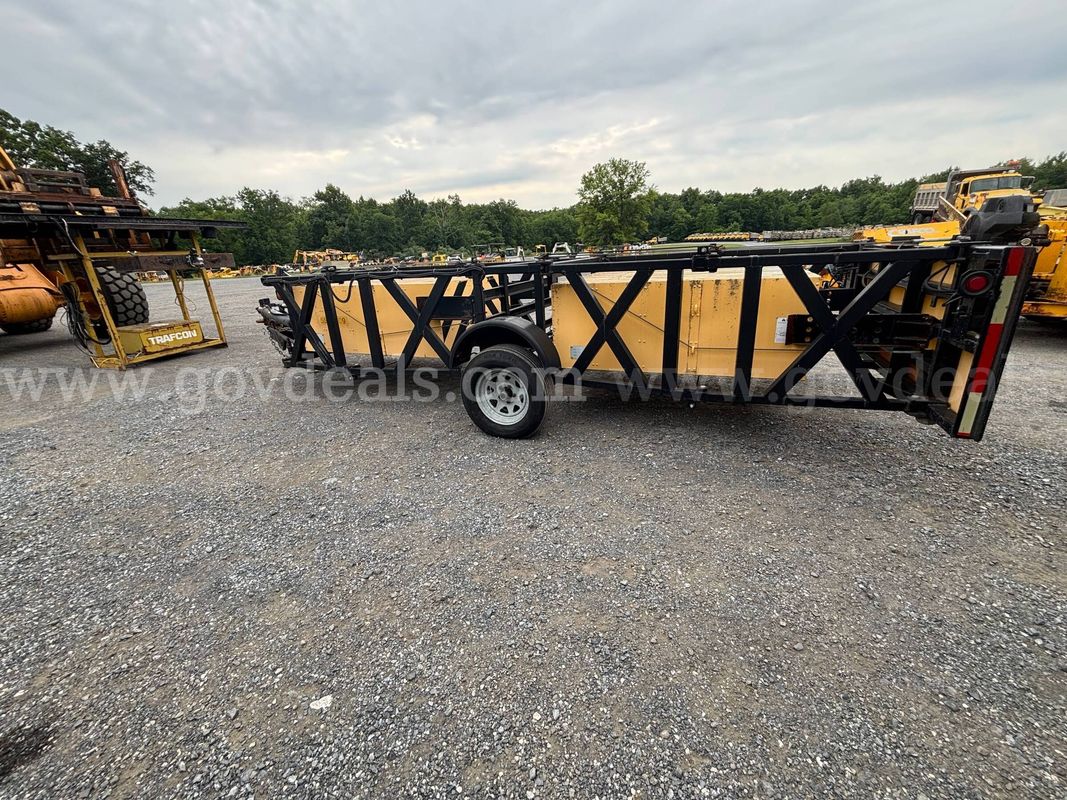 2006 EASI TMA 9000 Attenuator Trailer w/ Traffic Light Board – Good Condition