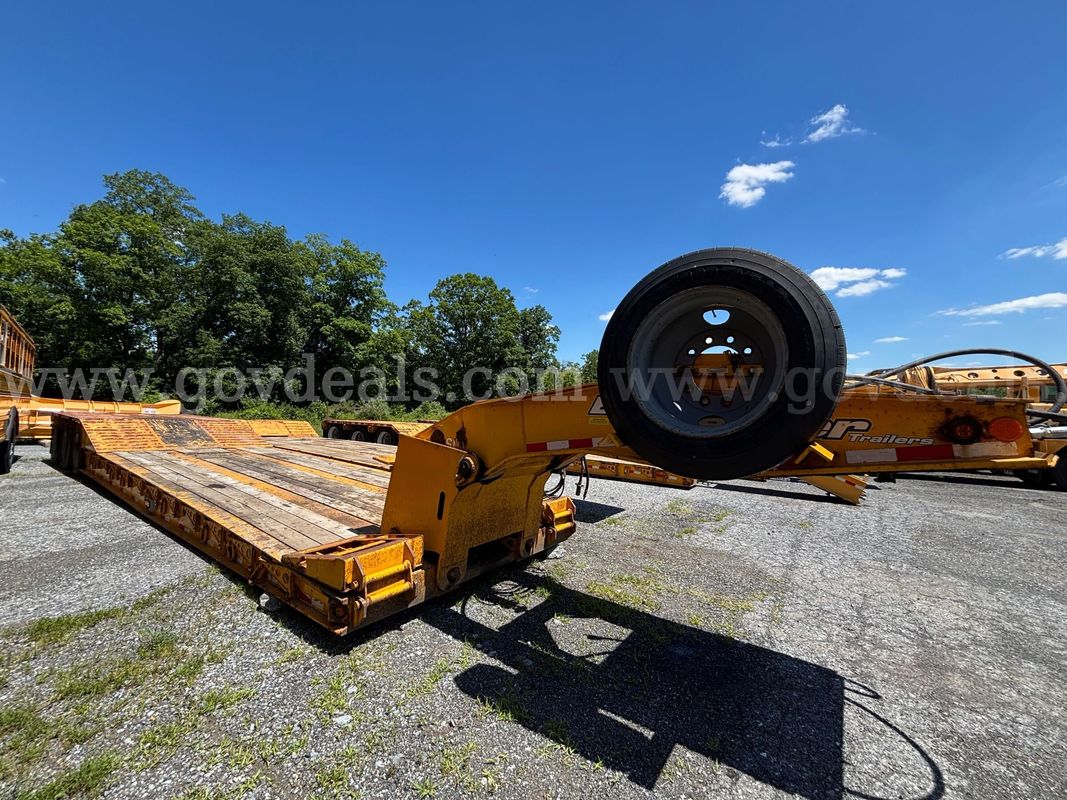 2001 Eager Beaver 50GSL/3 Lowboy Trailer – Good Deck