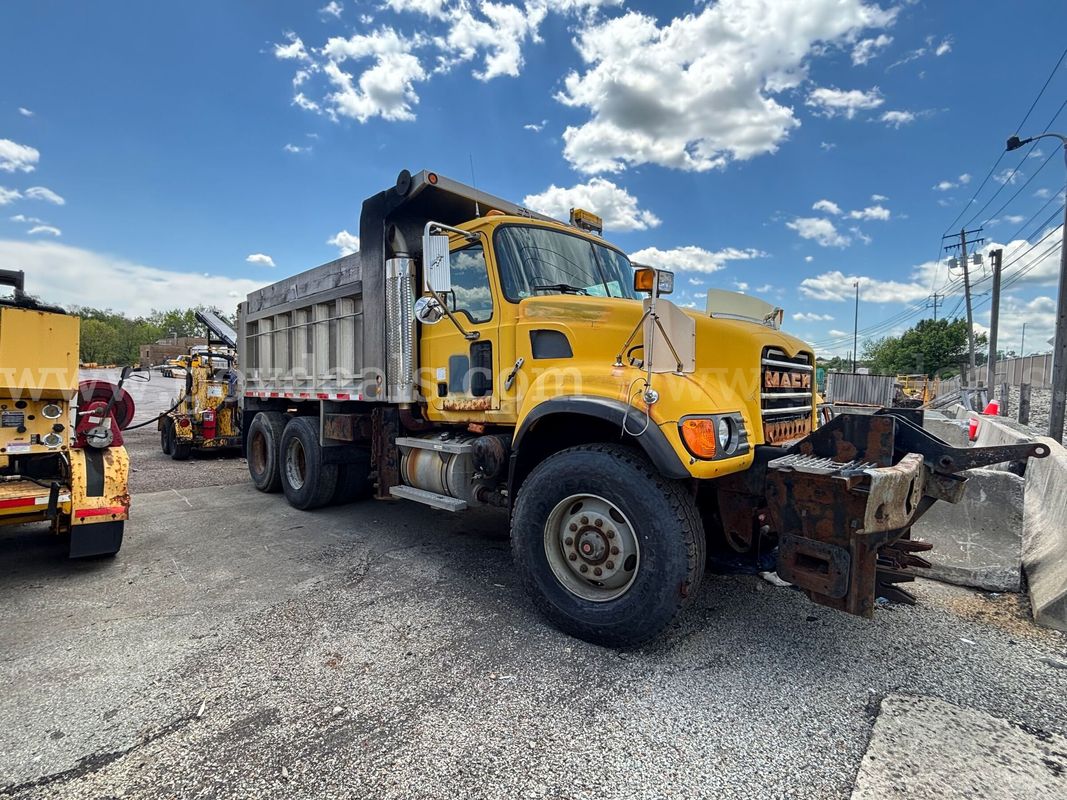 2006 Mack CV713 Granite Tandem Dump Truck With Spreader– Parts/Repair