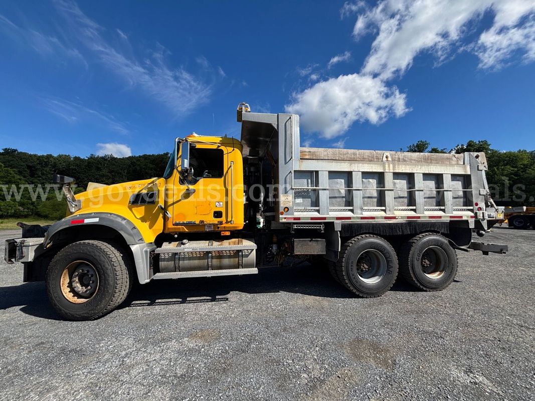 2008 Mack GU713 Tandem Dump Truck w/ Spreader – Runs / Work-Ready
