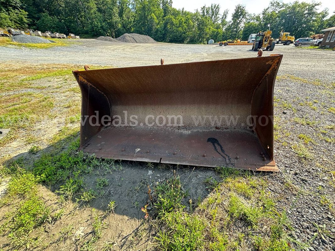 AT20/092 Loader/Plow Bucket – Unused / Stored Condition