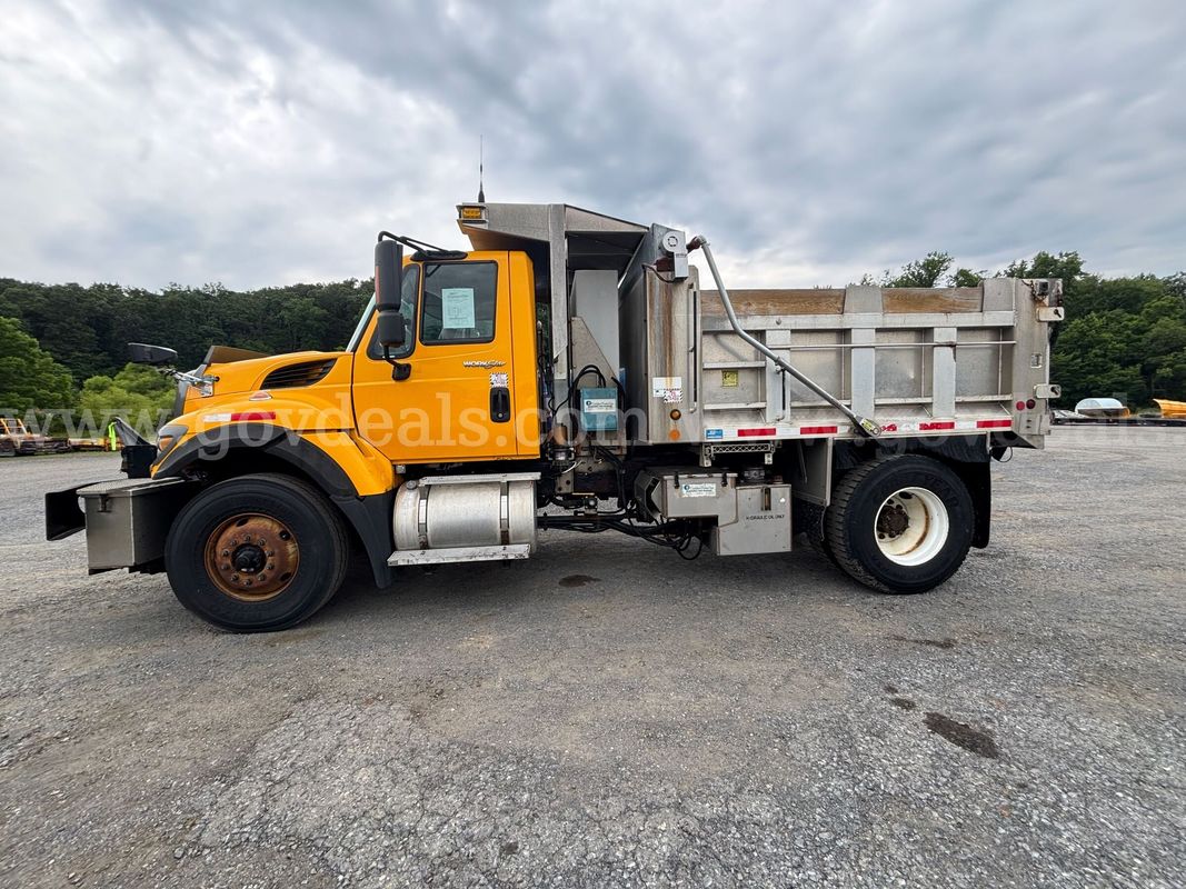 2013 International 7400 Dump Truck – Runs & Drives