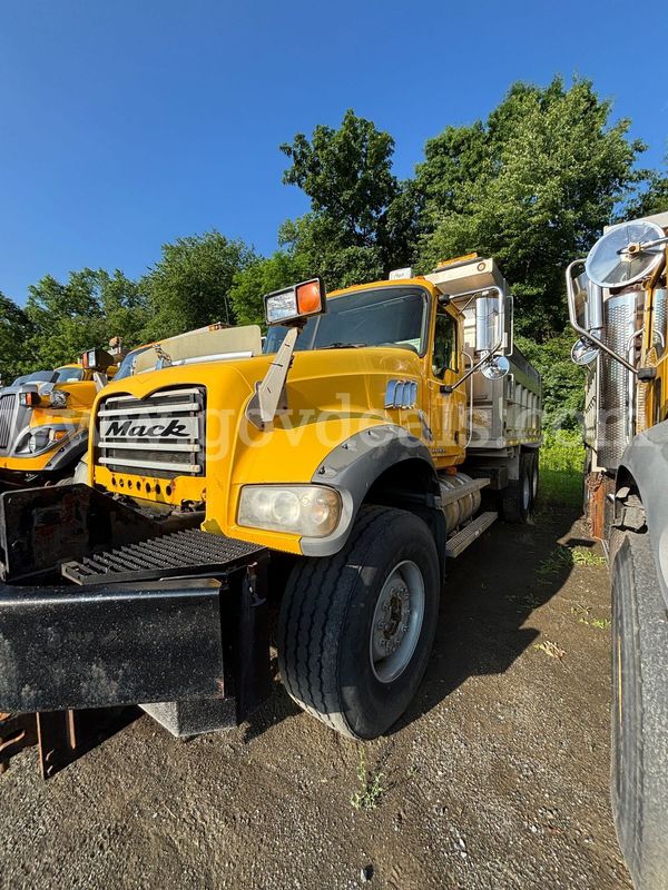 2010 Mack GU713 Tandem Dump Truck – Runs / Multiple Leaks & Heavy Rust (Needs Repair)