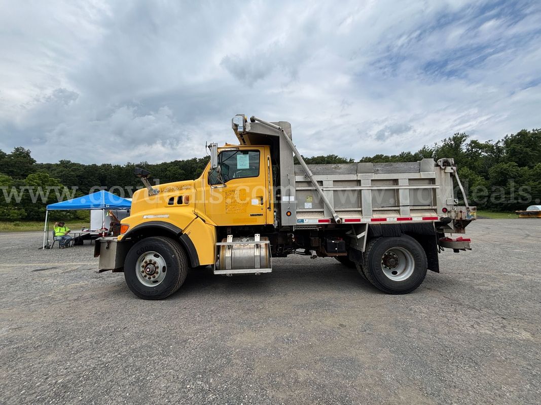 2005 Sterling L8500 Dump Truck w/ Flink Spreader