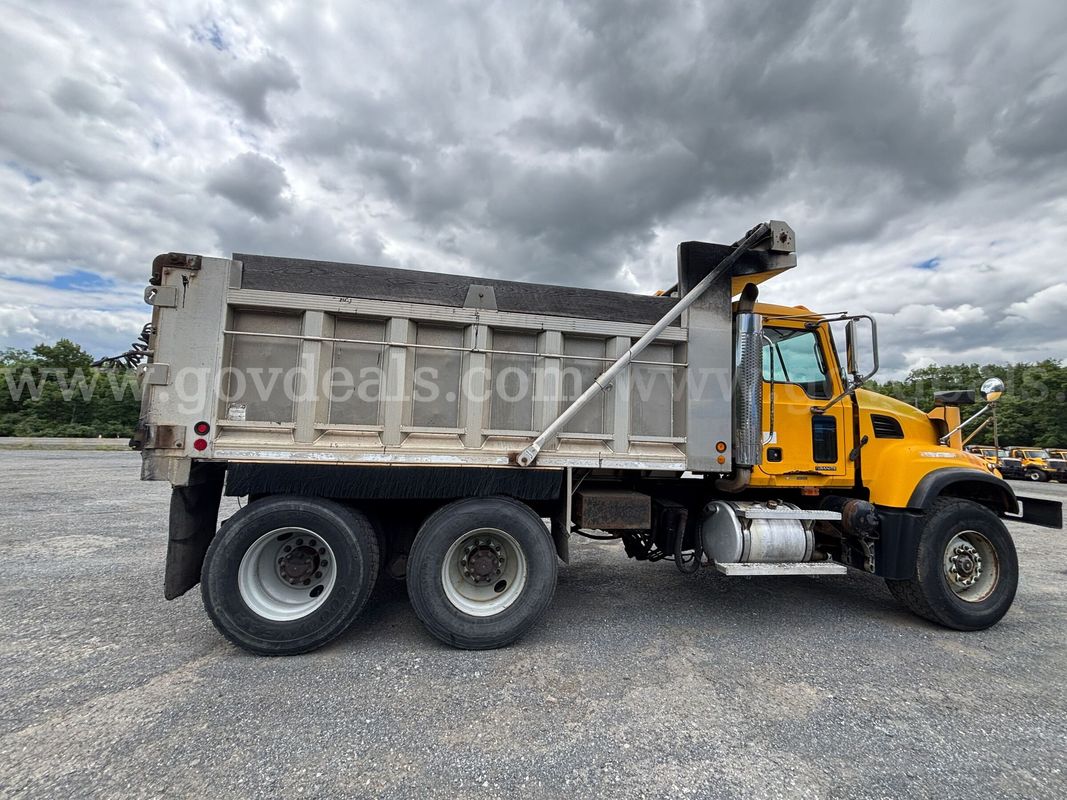2004 Mack CV713 Granite Tandem Dump Truck – 12L Diesel – Manual