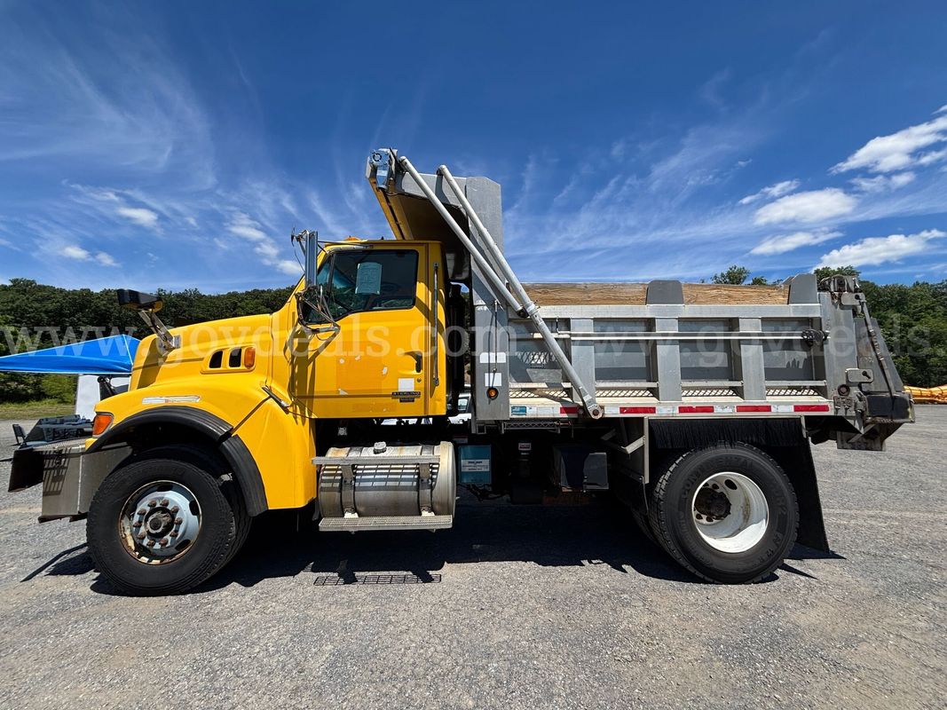 2007 Sterling L8500 Conventional Cab – Diesel Truck w/ Flink Spreader