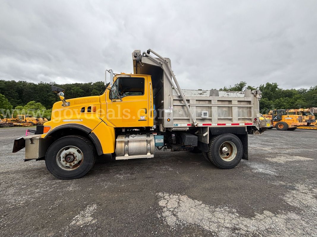 2007 Sterling L8500 Dump Truck w/ Flink Spreader