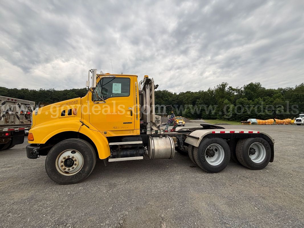 2005 Sterling LT-9500 Truck Tractor