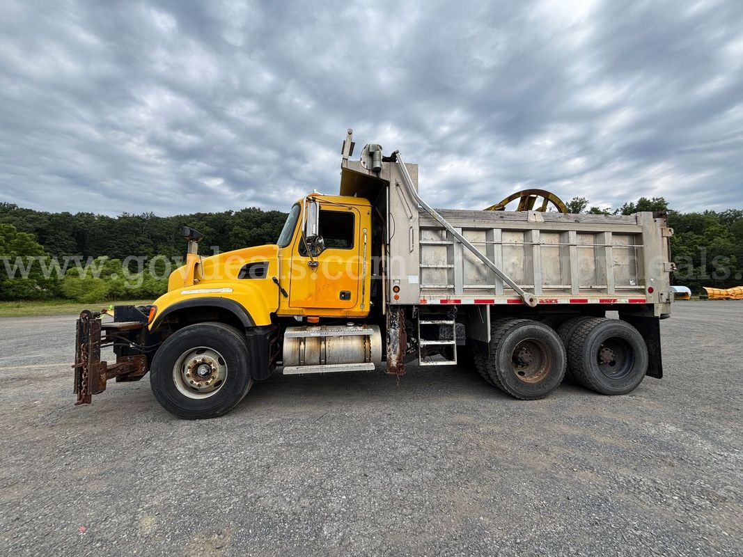 2007 Mack CV713 Granite – Tandem Axle Truck with Multiple Snow Plows